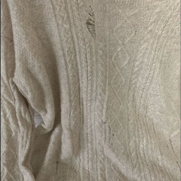 American Eagle distressed cream cableknit sweater - Picture 4 of 4